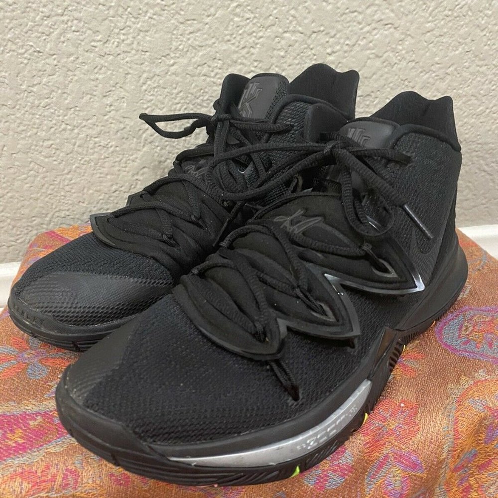 NIKE Kyrie 5 Black Neon Rainbow Soles 8 Mens